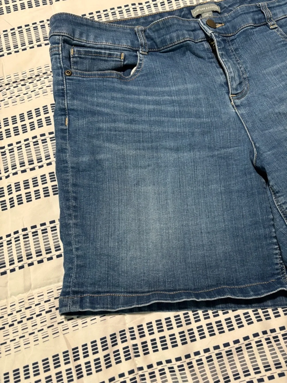 New York& Company Denim Blue Jean Shorts size 16 - Picture 4 of 6